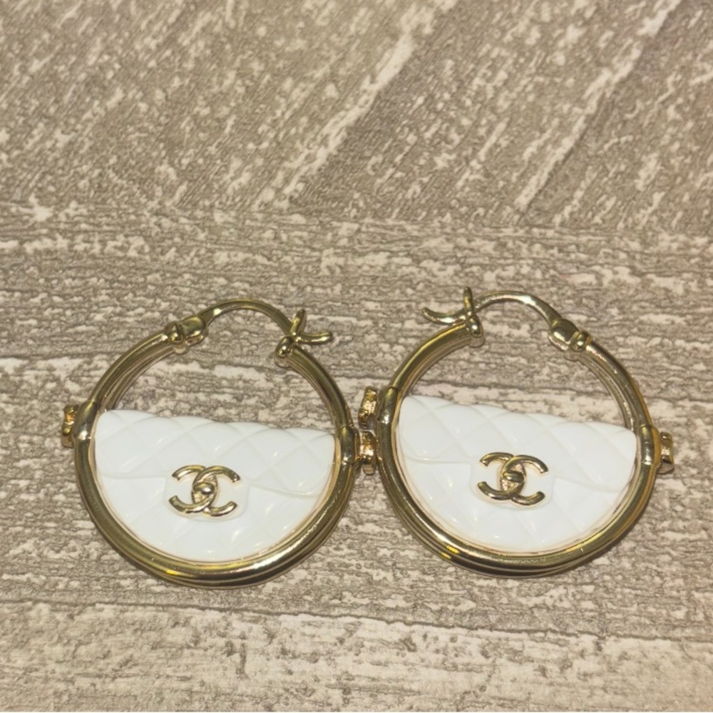 🔥🔥LAST PAIR🔥🔥Beautiful Logo Earrings